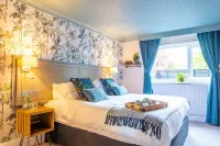 Hartford Hall on School Lane Hotel a 