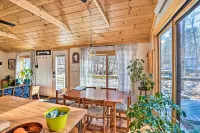 Cozy Falls Brook Cabin: Hike & Swim on-Site! Hotels in Dummerston