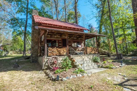 Historic Log Cabin Quiet Return to Simpler Days Отели в г. Ройал Пайнс
