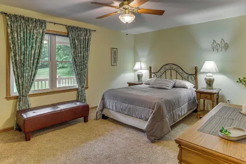 2 Mi to Woodbury Wildlife Area Cozy Farmhouse! - WiFi