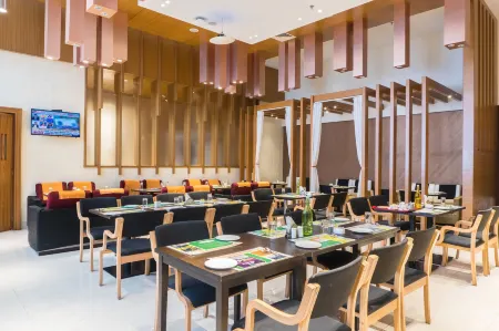 Pearltree Hotels and Resorts Отели рядом с достопримечательностью «Ajodhya Hills»