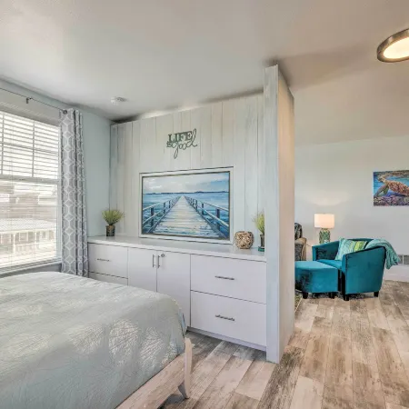 Adorable Downtown Studio - 1 Block to Long Beach!