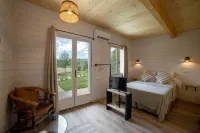 Le Mas des Cerisiers Jacuzzi et Sauna Inclus Pour Tous les Logements Hotels in Sauveterre