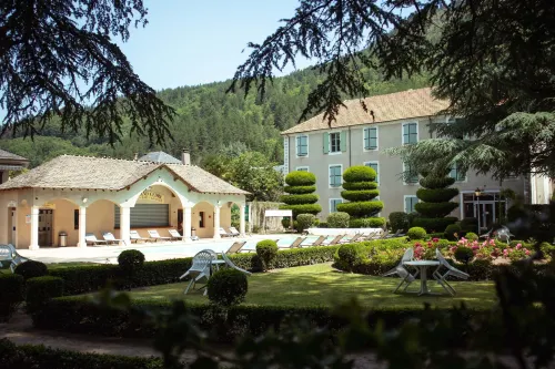 Grand Hôtel du Parc Hotels in Saint-Julien-dArpaon
