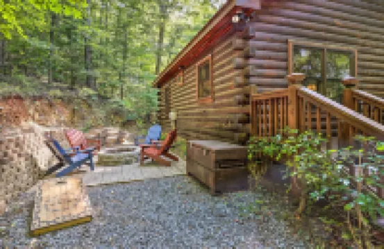 'Bigfoot's Hideout' in Blue Ridge w/ Hot Tub!