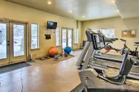 Cozy Eden Condo w/ Mtn Views in Wolf Creek Resort! - gimnasio