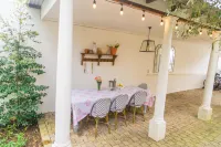 Le Petit Paris Hotels in Franschhoek