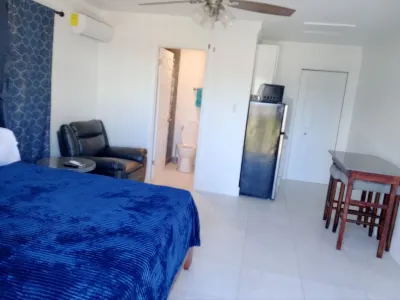 Cozy 1-bedroom apartment with WiFi, AC in charming Marsh Harbour Hotels in 