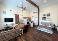 Charming historic barn in New Market with WiFi and AC