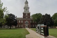 Stay in Browntown for 4: Cozy Room with MiniFridge