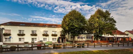 Hotel & Gasthaus Zum Eichenkranz Отели в г. Тельтов-Флеминг