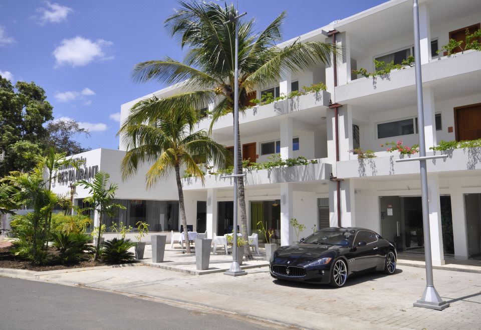 Hotel Instyle Residences at Infiniti Blu, Exterior, Hotel Exterior