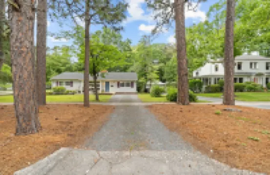 Charming Downtown Corner Cottage - 1 Block Walk to Food & Fun - Dog Friendly