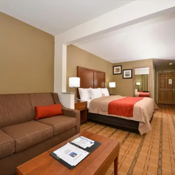 Comfort Inn & Suites Cedar Rapids North - Collins Road