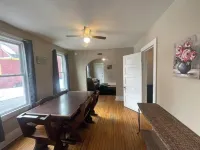 (G2) Large 2 bdrm unit close to downtown Syracuse.