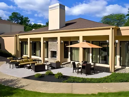 Courtyard Philadelphia Valley Forge/King of Prussia Отели рядом с достопримечательностью «Колледж Вэлли Фордж Милитари Академи энд»