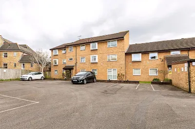 Quiet and Cosy 2-bed in Wimbledon Hotels near Wimbledon College of Arts