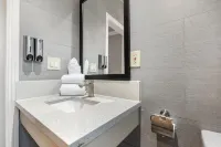 Le Blanc Inn & Suites
