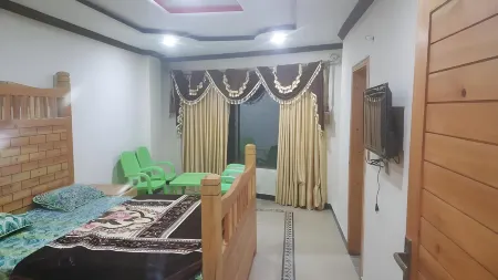 Zujaja Guest House Отели в г. Gharial Camp