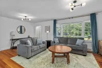 Deacon Stays: The Oak Crest - Walk to The Grounds