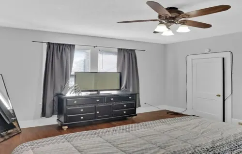 Cozy Historical 1 Bedroom Apartment