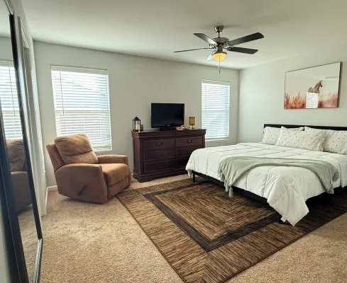 Farm Inspired 3b w King Bed 85tv