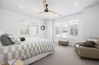 Saltwood Coastal Hamptons Luxe With Pool