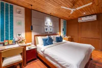 Estuary Sarovar Premiere Poovar Island - parking