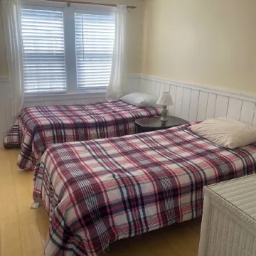 Oceanside Cottage condo next to beach 2bedroom 1bath for 4-6 people