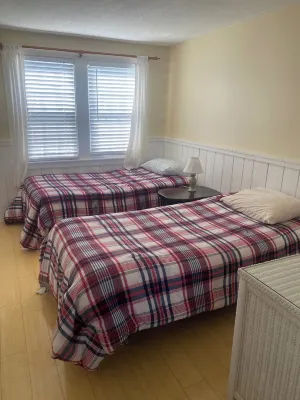 Oceanside Cottage condo next to beach 2bedroom 1bath for 4-6 people