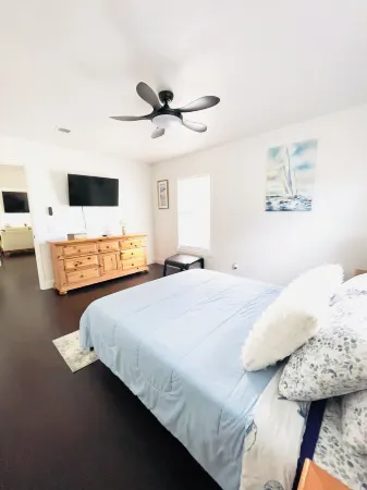 “Relax & Beach Vibes – Minutes to Siesta Key” Отели рядом с достопримечательностью «Селери Филдс»