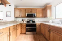 Wolfe by AvantStay 5Mins NorthStar w Hot Tub, Fireplace, 2 Private Decks