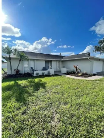 Cozy Beach House Getaway! Sleeps 12!