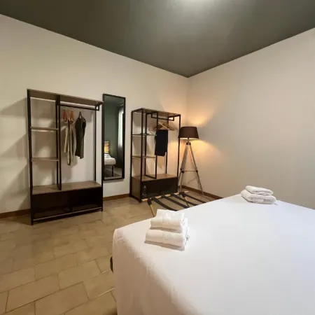 CASA DORA sunflower apartment Отели в г. Фучеккьо