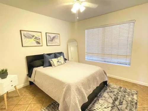 Lake house with hot tub, pool, game room & BBQ grill Hotels in Lakeland Village