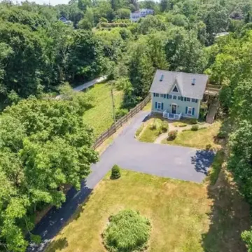 1620 Bayview- 1/2 mile to BID, 1 mi.  DTown, Ocean Views Private Yard Отели рядом с достопримечательностью «Plymouth Mayflower»