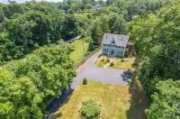 1620 Bayview- 1/2 mile to BID, 1 mi.  DTown, Ocean Views Private Yard