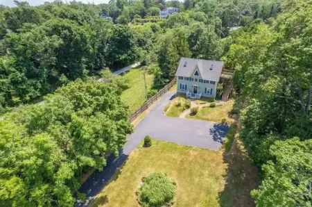 1620 Bayview- 1/2 mile to BID, 1 mi.  DTown, Ocean Views Private Yard