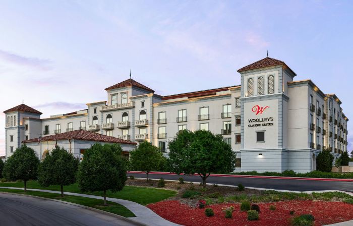 Woolley's Classic Suites Denver Airport
