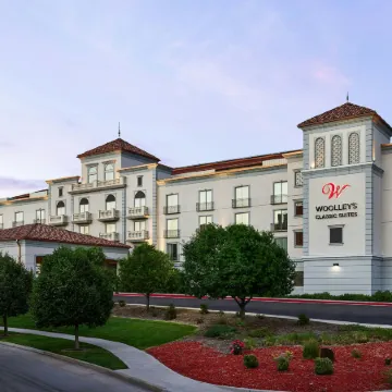 Woolley's Classic Suites Denver Airport