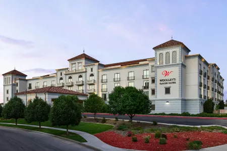 Woolley's Classic Suites Denver Airport