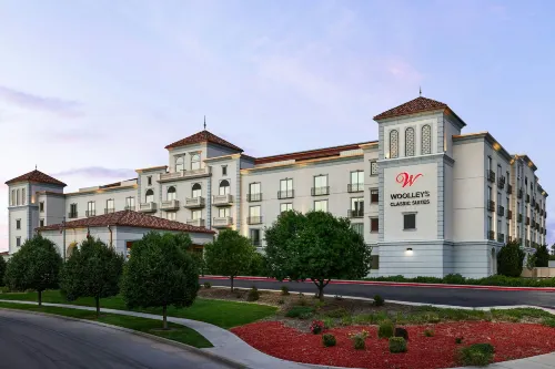 Woolley's Classic Suites Denver Airport
