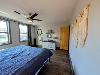 The Tillery Barndo - Two bedrooms/loft, dock, flat lot, spa, trampoline, golf 斯坦利縣住宿飯店
