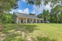 11 Mi to Troy University: Family Home w/ Yard - 3-Star