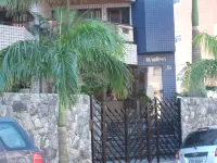 Enseada Guarujá; 3 bedrooms with pool - 1 suite- Wifi Hotels near Pernambuco Beach