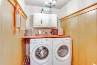 3 Mi to Dtwn: Charming Farmhouse in Mount Joy! - spa