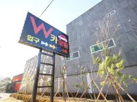 Chilgok Palgongsan W Drive-IN Hoteles cerca de Templo Pagyesa