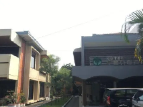 Hotel Tenera Syariah โรงแรมในMagersari