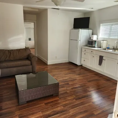Cozy 1 bedroom cabin in peaceful Trinity Center with AC Отели в г. Тринити