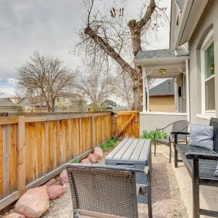 2 Mi to Washington Park: Convenient Denver Home!